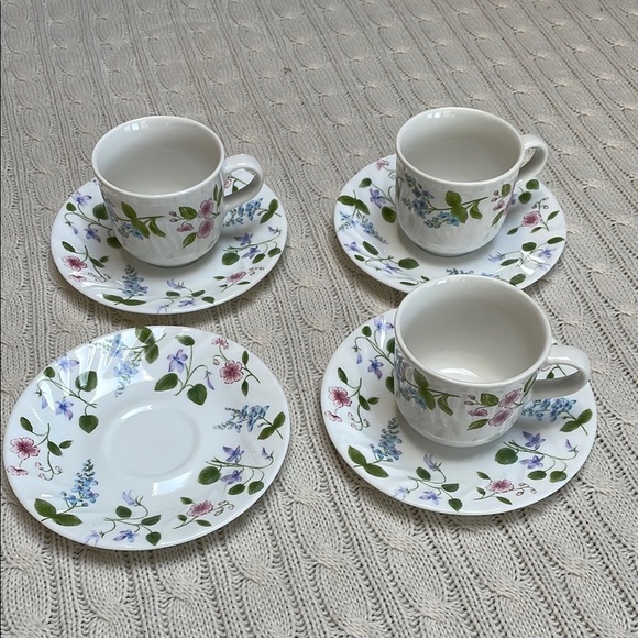 Corelle Floral Tea Coffee Cup and Saucer Set. 3 cups 4 saucers. Stoneware cups - Picture 2 of 8